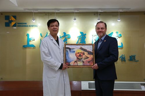 加拿大圣玛丽医院知名外科教授造访上海宏康医院(院长合照).jpg